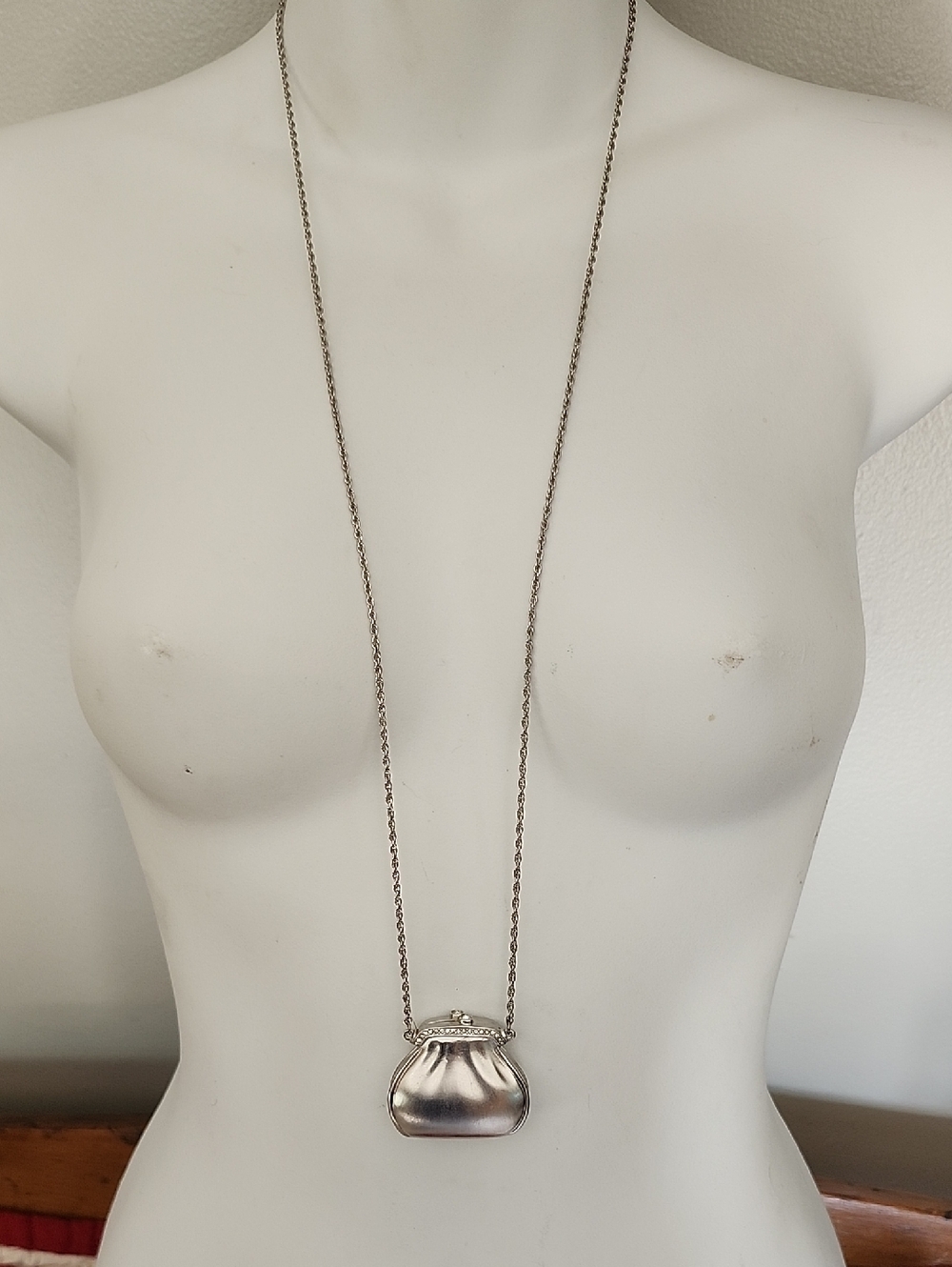 Vtg Estee Lauder Silver Tone Purse Pendant Necklace Solid Perfume Compact - Picture 2 of 16